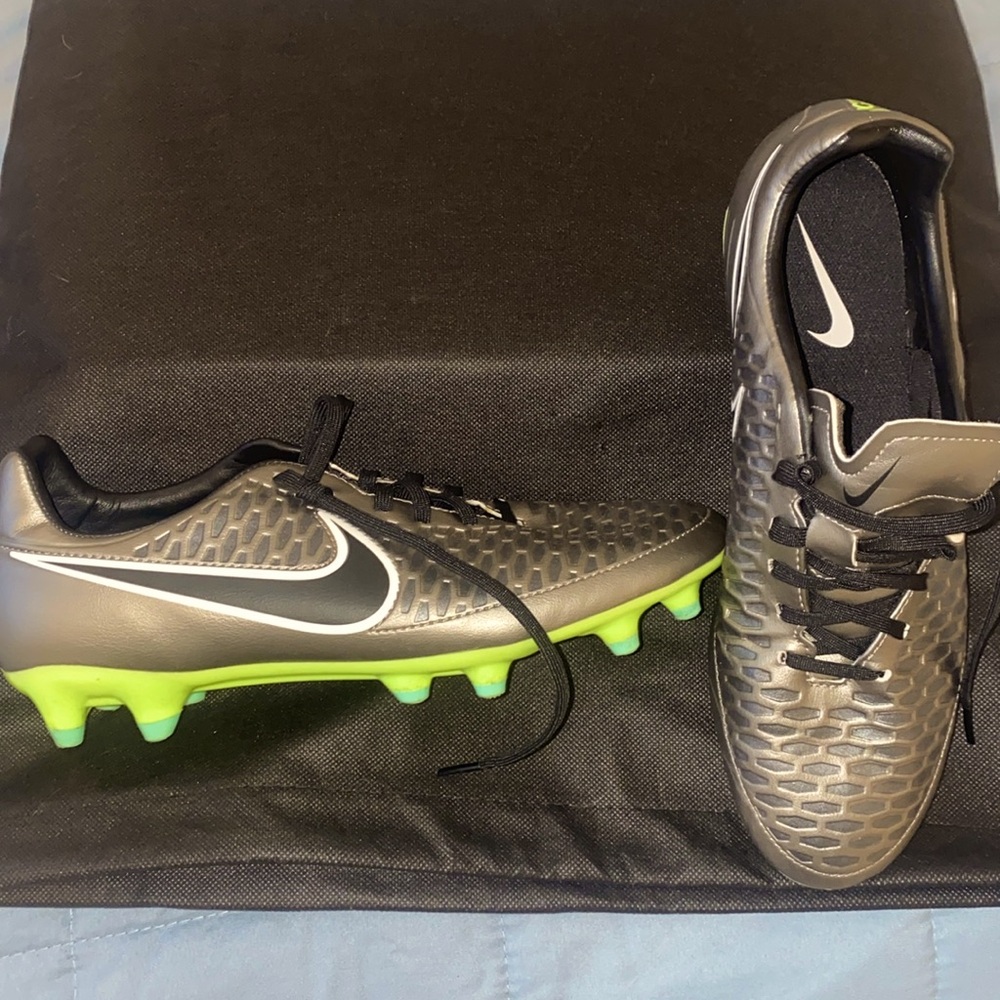 NIKE Magista Orden FG Soccer Cleats - Size 8.5